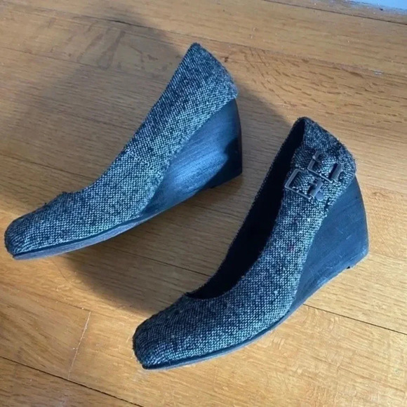 Blowfish Grey Black Tweed Wedges with Buckles - Picture 9 of 16